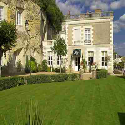 Les Hautes Roches Hotel Exterior