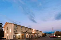 Super 8 by Wyndham Missoula/Reserve St. Hotels near ROW Adventures