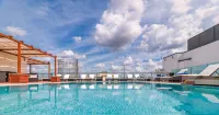 โรงแรมเอช10 โรมา ซิตตา - สระว่ายน้ำบนดาดฟ้า