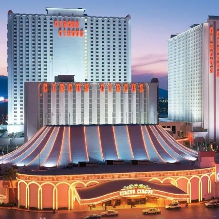 Circus Circus Hotel, Casino & Theme Park Отели рядом с достопримечательностью «Вулкан отеля Mirage»