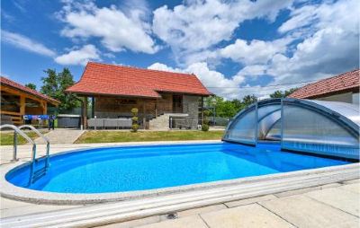 Three-Bedroom Holiday Home Nice Home in Stubicke Toplice with 3 Bedrooms, Outdoor Swimming Pool and Heated Swimming Pool Photo