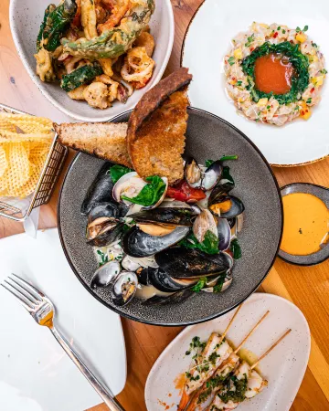 Hotel Petaluma, Tapestry Collection by Hilton Отели рядом с достопримечательностью «Oli Gallery Guerneville»