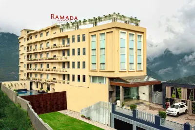 Ramada by Wyndham Katra Station Road Hotels in der Nähe von Mangal gard