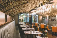 The Bear, Cowbridge فنادق في Rhoose