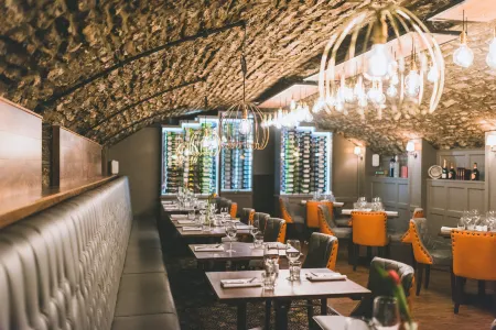 The Bear, Cowbridge Отели рядом с достопримечательностью «Nash Point Lighthouse»