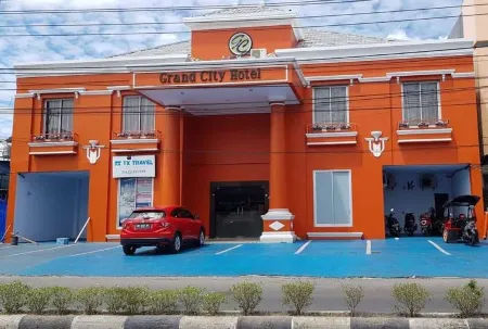 Grand City Hotel Отели в г. Горонтало