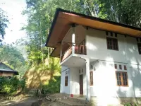 Sugi house( Sewa Rumah Harian) Hotel dekat Pemandian Air Panas Makula