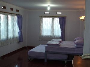 Vila Ungu 15 Bedroom (Max. 60 Paxs)