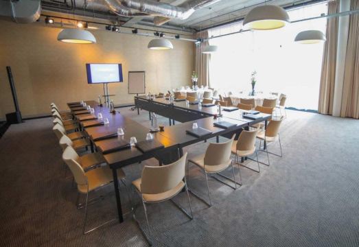 2. 더블트리 바이 ..