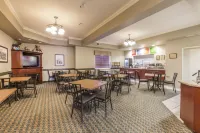 Comfort Inn & Suites Hotels in Sylvan Lake