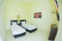 Mahkota Hotel Hotels in Genteng