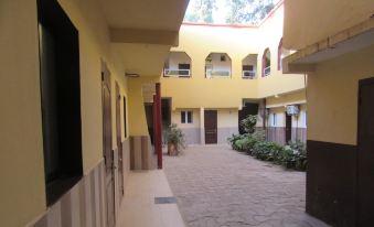 Hotel Restaurant Rex - Housity