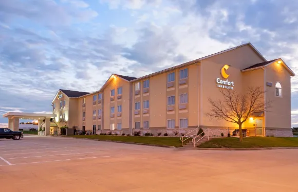 舒適套房酒店-近66號公路