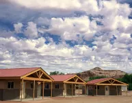 Bluff Gardens Hotels in Bluff