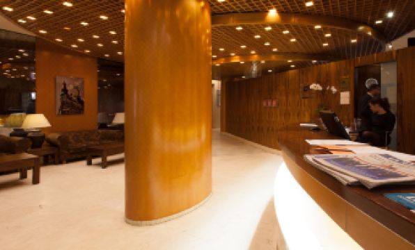 Silken Luis de León