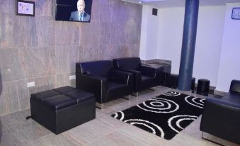 Latitude 1 Suites - Housity