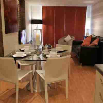 Chelmsford Serviced Apartments Dining/Meeting Rooms