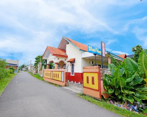 OYO 90977 Wisma Pelangi Palopo Hotels in Palopo