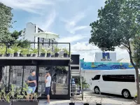 Murals Hostel and Cafe