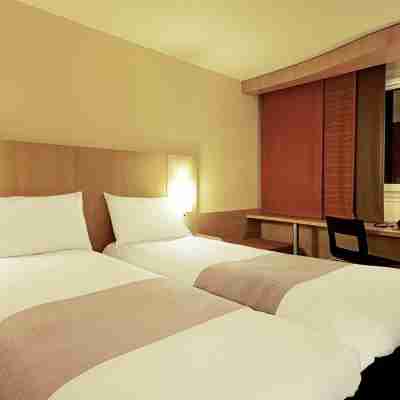 Hôtel Ibis Saint-Quentin Basilique Rooms