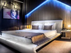 Plaza V Executive Hotel