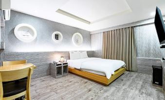 Hotel M Story