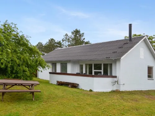 "Sylvie" - 1.5km from the Sea