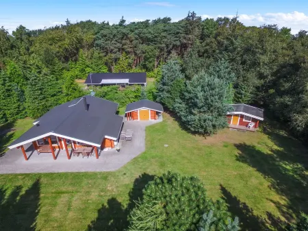 "Gulborg" - 25m from the Sea Отели в г. Гедсер