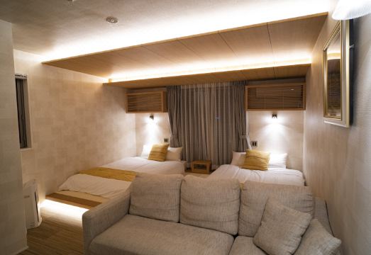 그랜드 베이스 내부