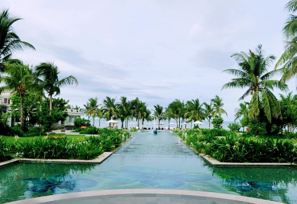 15 on Orange Hotel, Autograph CollectionOver view