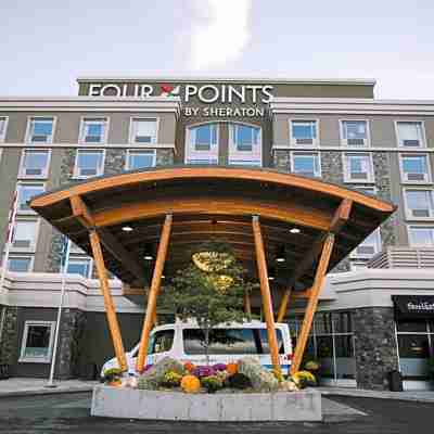 Four Points by Sheraton Kelowna Airport Hotel Exterior