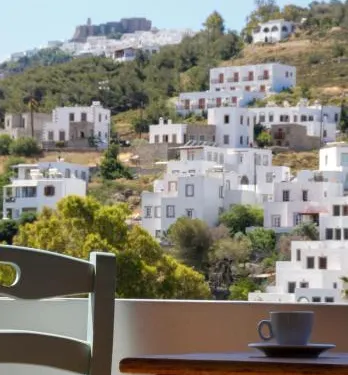 帕特莫斯米斯特拉爾公寓式酒店