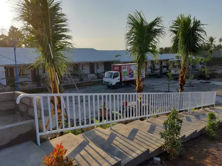 Samudra Homestay Отели в г. Cluring