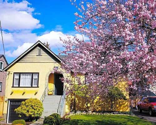 James Bay Inn Hotel, Suites & Cottage Hotels near Mile Zero