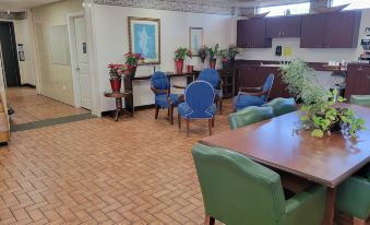 Studio 9 Inn & Suites - Housity