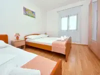 Laura Hotels in Pridraga