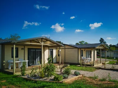 Lodge Hôtel & Spa les Voiles du Grand Large Hotel in zona Parish of Meyzieu Jons Jonage Pusignan