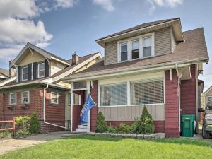 Comfortable Craftsman Home - 2 Miles to UB Campus!