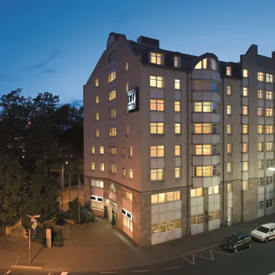 DORMERO Hotel Fuerth ヴェストスタッド周辺のホテル