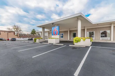 Motel 6 Winchester, VA Отели в г. Бэк Крик