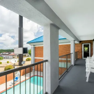 Super 8 by Wyndham Dandridge