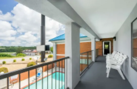 Super 8 by Wyndham Dandridge
