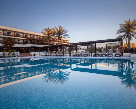 Barceló Cabo de Gata โรงแรมในRetamar