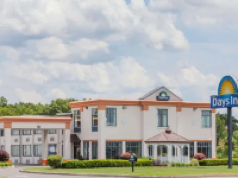 Days Inn by Wyndham Windsor Locks / Bradley Intl Airport Hotels in Windsor Locks