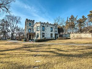 Historic Guest House on Castle Kimble Estate!