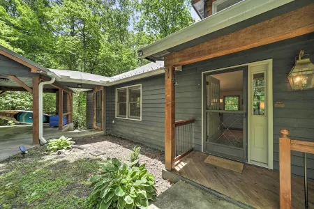 Quiet Blue Ridge Haven < 4 Mi to Sapphire Resort!