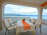 Mornar Hotels in Arbanija