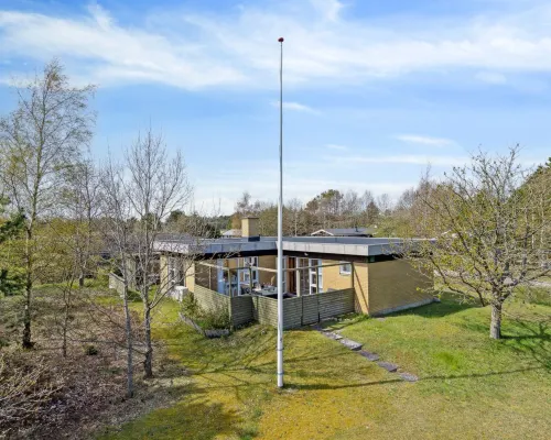 "Marjon" - 450m from the Sea Hotels in Saeby