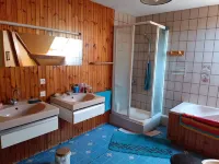 Cozy and Tranquil Double Room with Large Desk