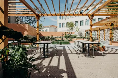 The Editory Garden Baixa Hotel Отели рядом с достопримечательностью «Понти-ди-Дон-Луиш I»